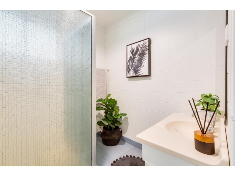 4 Simpsons Road, Bakers Creek QLD 4740