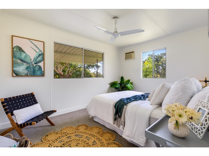 4 Simpsons Road, Bakers Creek QLD 4740