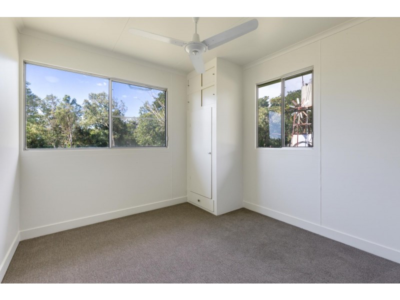 4 Simpsons Road, Bakers Creek QLD 4740