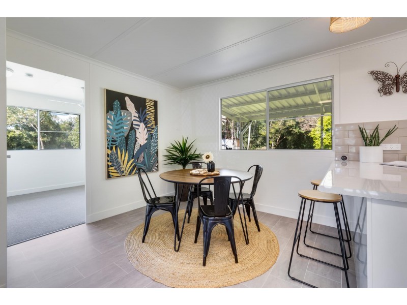 4 Simpsons Road, Bakers Creek QLD 4740