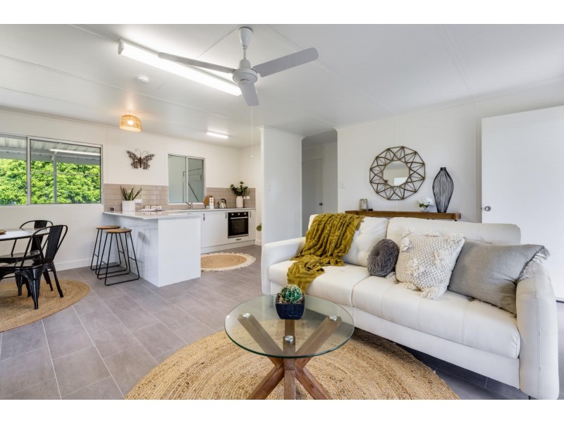 4 Simpsons Road, Bakers Creek QLD 4740