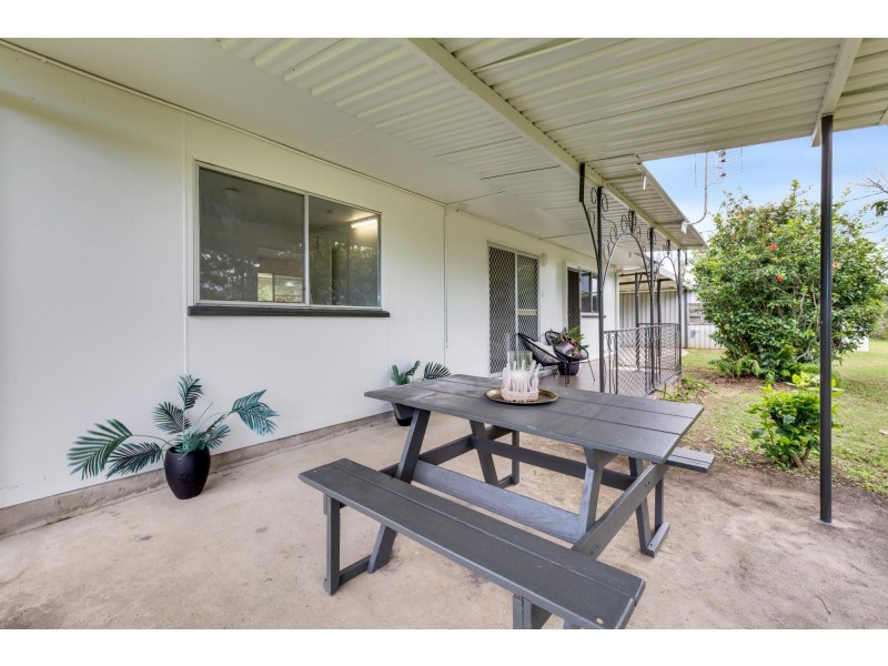 4 Simpsons Road, Bakers Creek QLD 4740