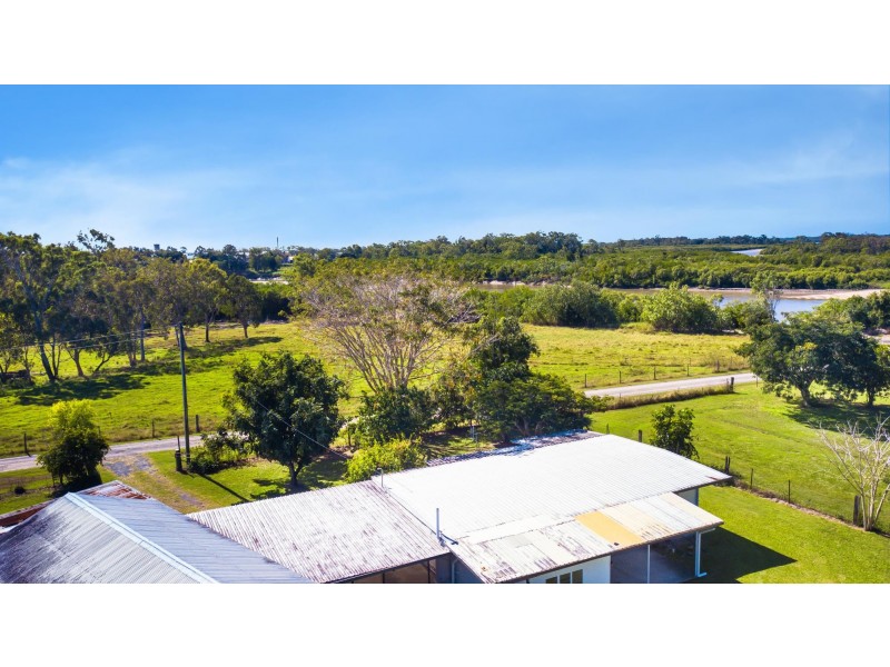 4 Simpsons Road, Bakers Creek QLD 4740