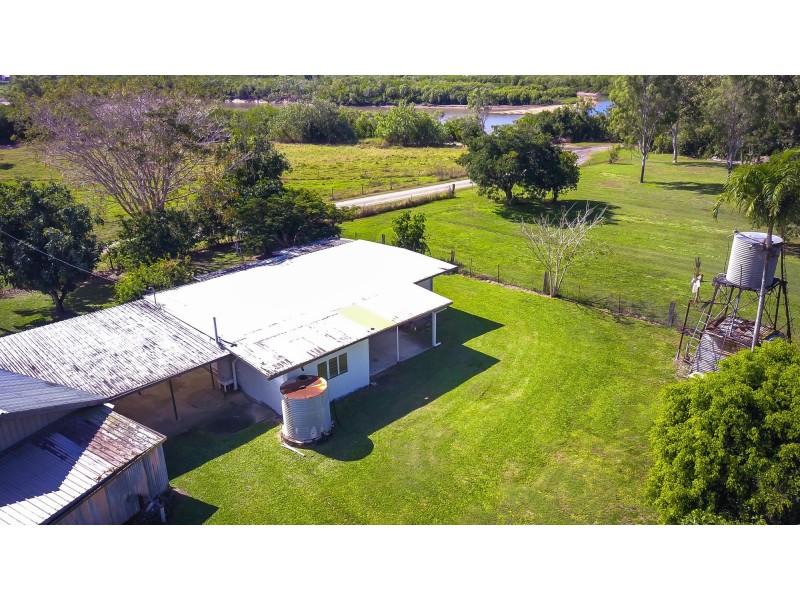 4 Simpsons Road, Bakers Creek QLD 4740