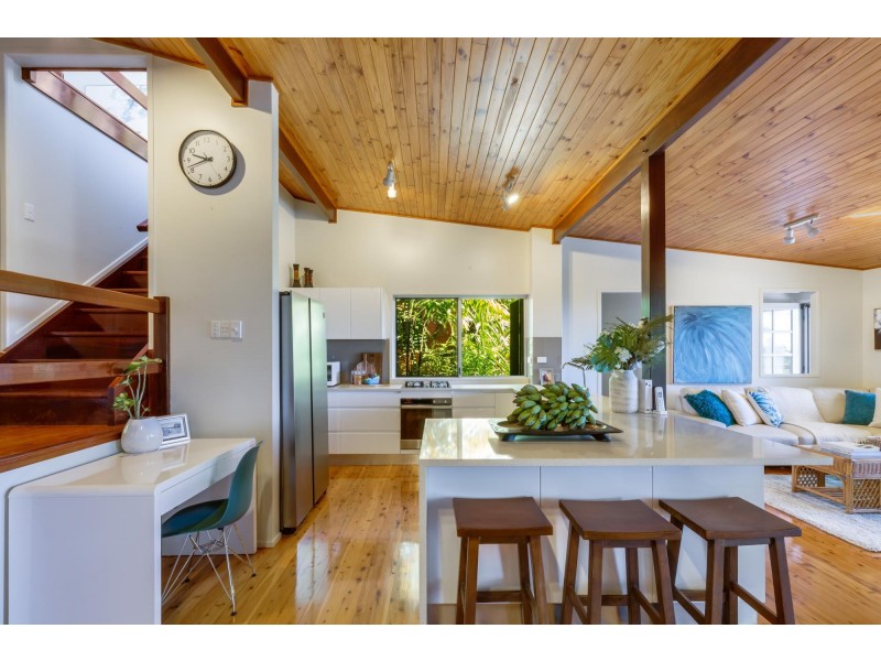 10 Mowlam Street, Eimeo QLD 4740