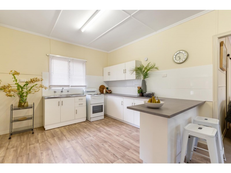 17 Robin Street, Slade Point QLD 4740
