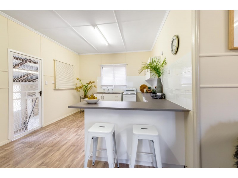 17 Robin Street, Slade Point QLD 4740