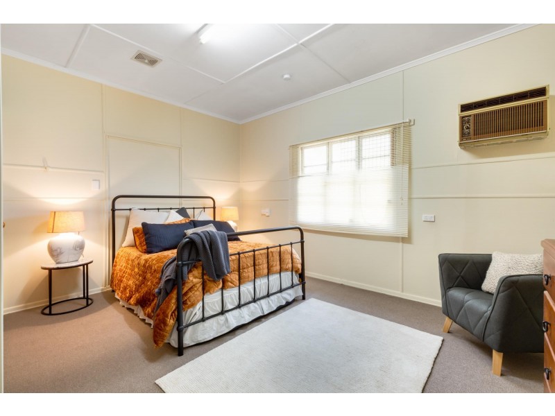 17 Robin Street, Slade Point QLD 4740