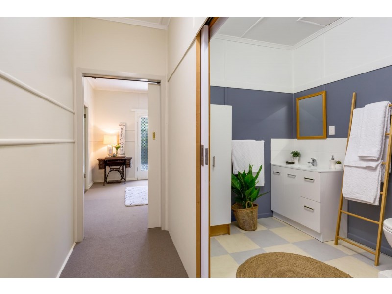 17 Robin Street, Slade Point QLD 4740