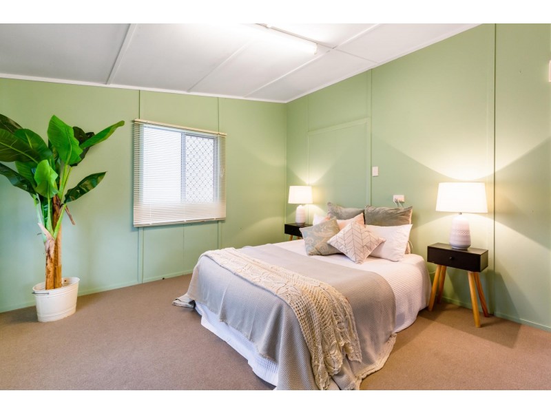 17 Robin Street, Slade Point QLD 4740