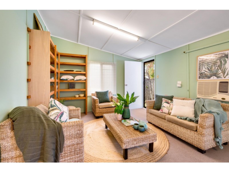 17 Robin Street, Slade Point QLD 4740