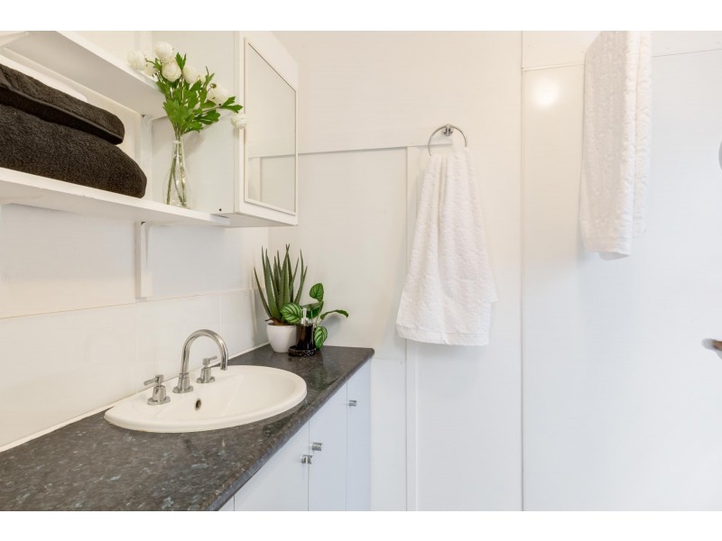 17 Robin Street, Slade Point QLD 4740