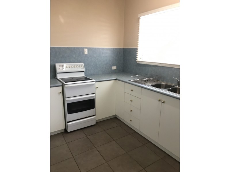 32 Clements St, Moranbah QLD 4744