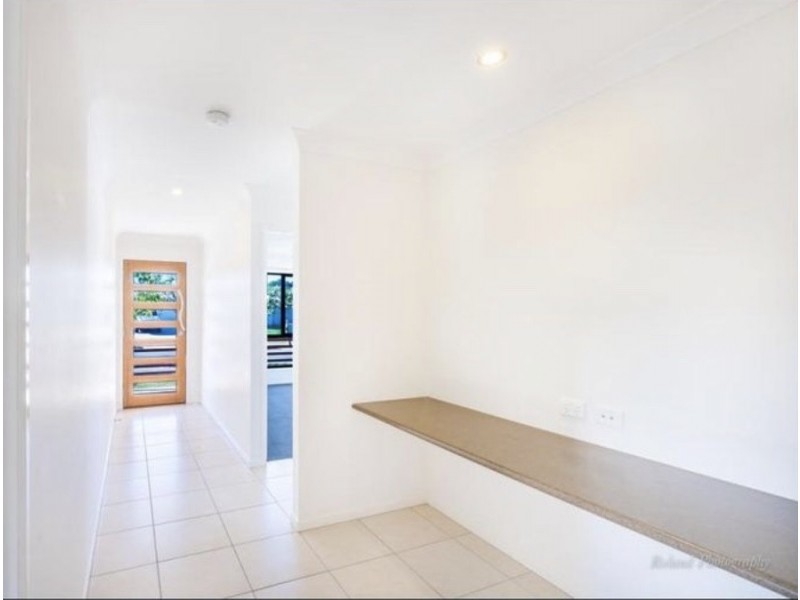 8 Montgomery Street, Rural View QLD 4740