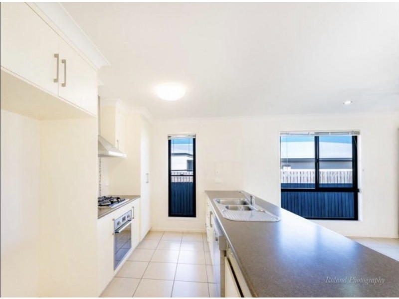 8 Montgomery Street, Rural View QLD 4740