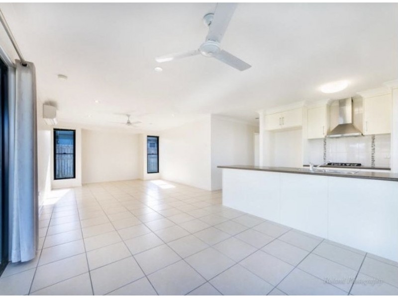 8 Montgomery Street, Rural View QLD 4740