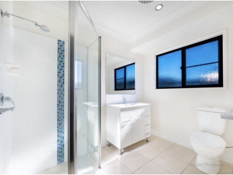 8 Montgomery Street, Rural View QLD 4740