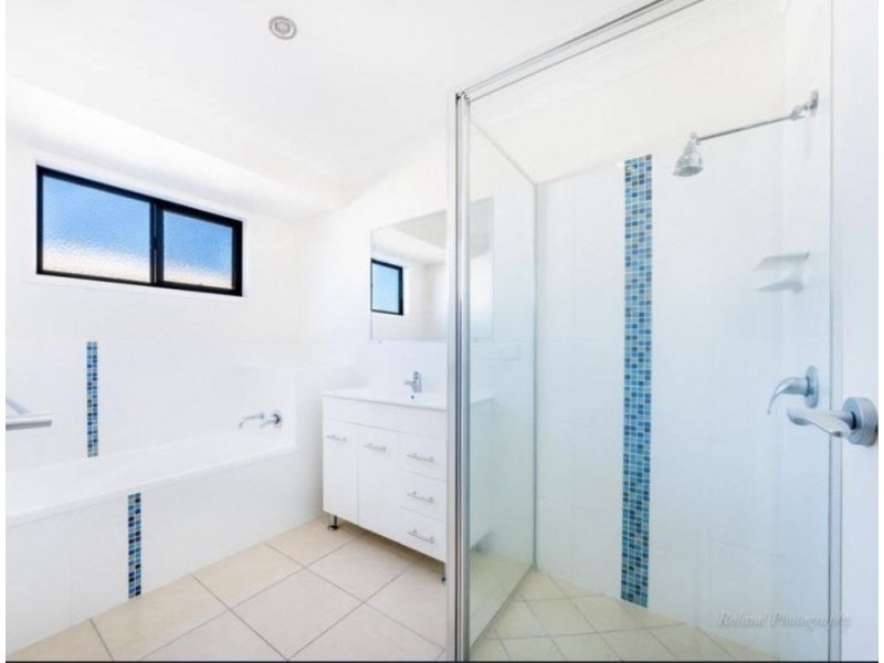 8 Montgomery Street, Rural View QLD 4740