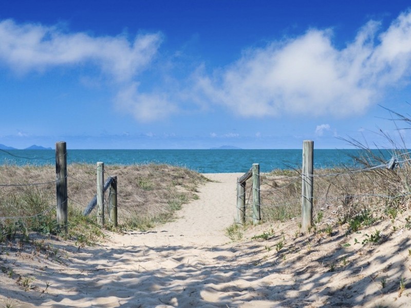 8 Montgomery Street, Rural View QLD 4740