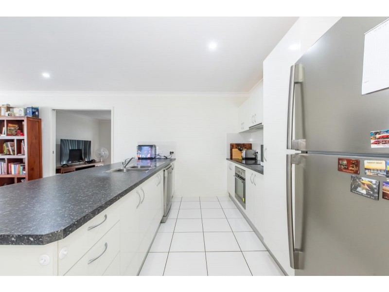 6 Hinkler Court, Rural View QLD 4740