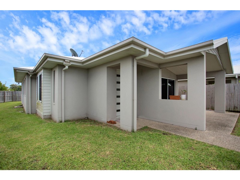 2/4 Berkshire Lane, Ooralea QLD 4740