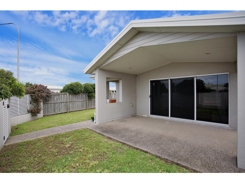 2/4 Berkshire Lane, Ooralea QLD 4740