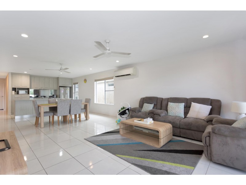 2/4 Berkshire Lane, Ooralea QLD 4740