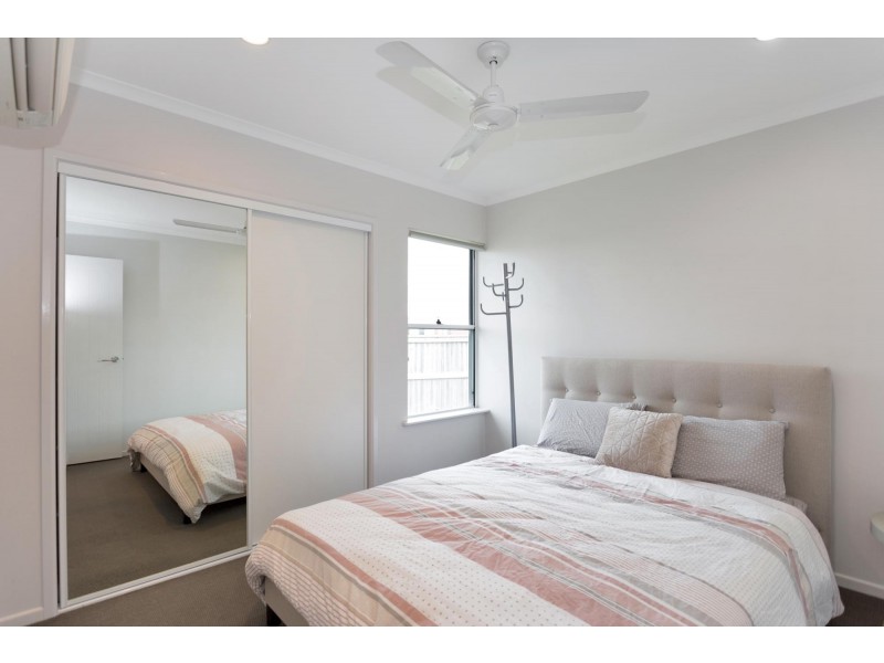 2/4 Berkshire Lane, Ooralea QLD 4740