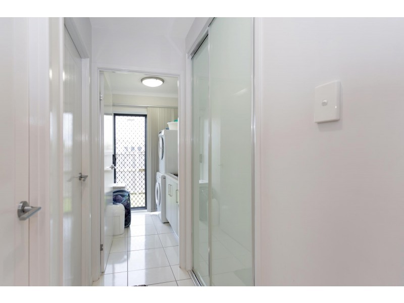 2/4 Berkshire Lane, Ooralea QLD 4740