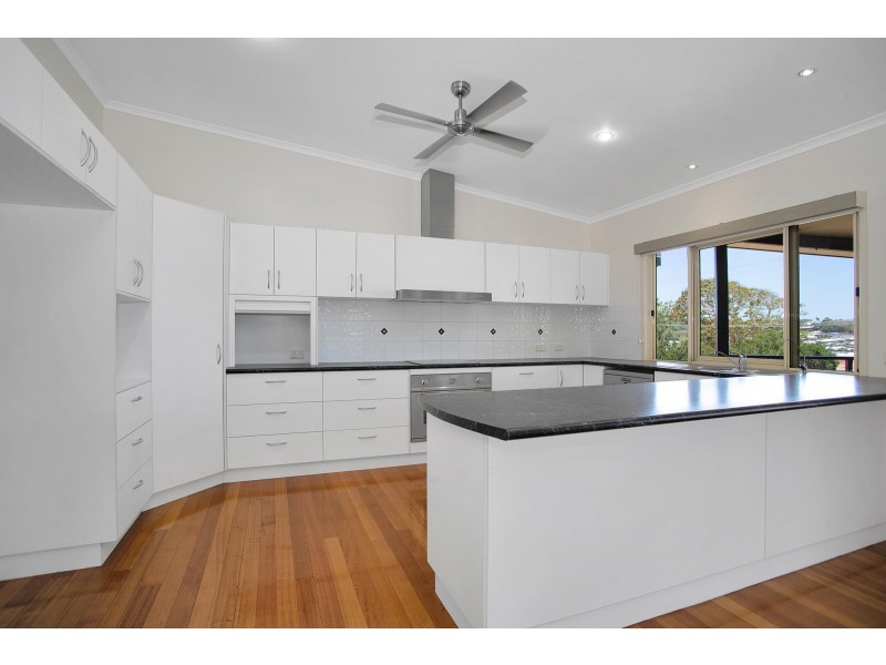 4 Arana Drive, Rural View QLD 4740