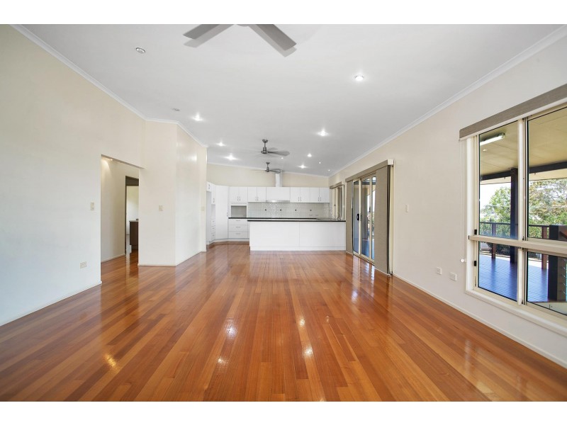 4 Arana Drive, Rural View QLD 4740