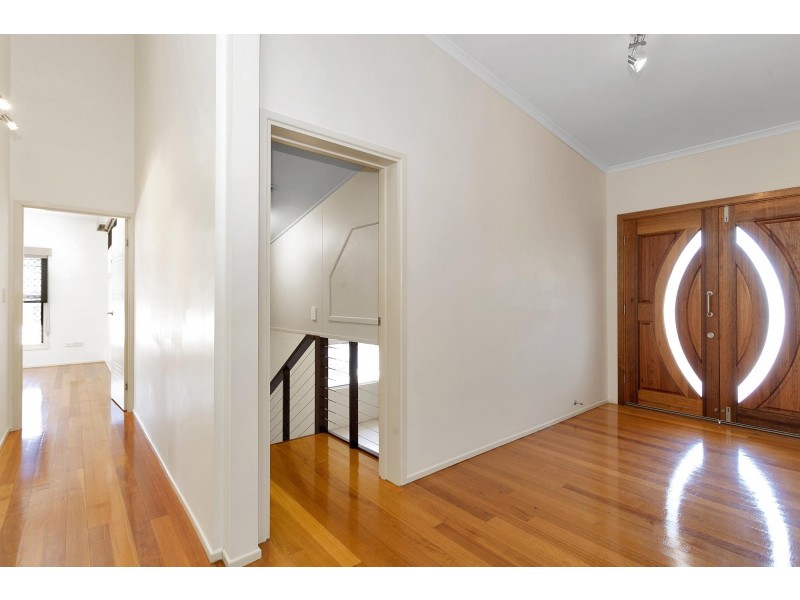 4 Arana Drive, Rural View QLD 4740