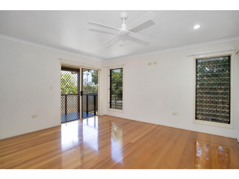 4 Arana Drive, Rural View QLD 4740