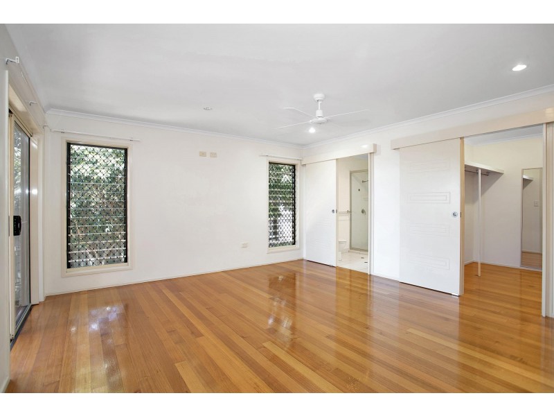 4 Arana Drive, Rural View QLD 4740