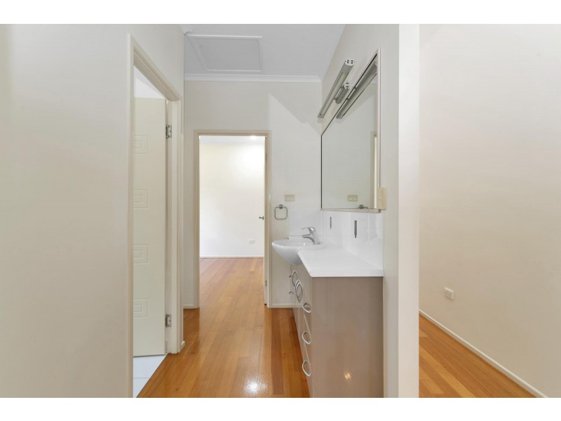 4 Arana Drive, Rural View QLD 4740