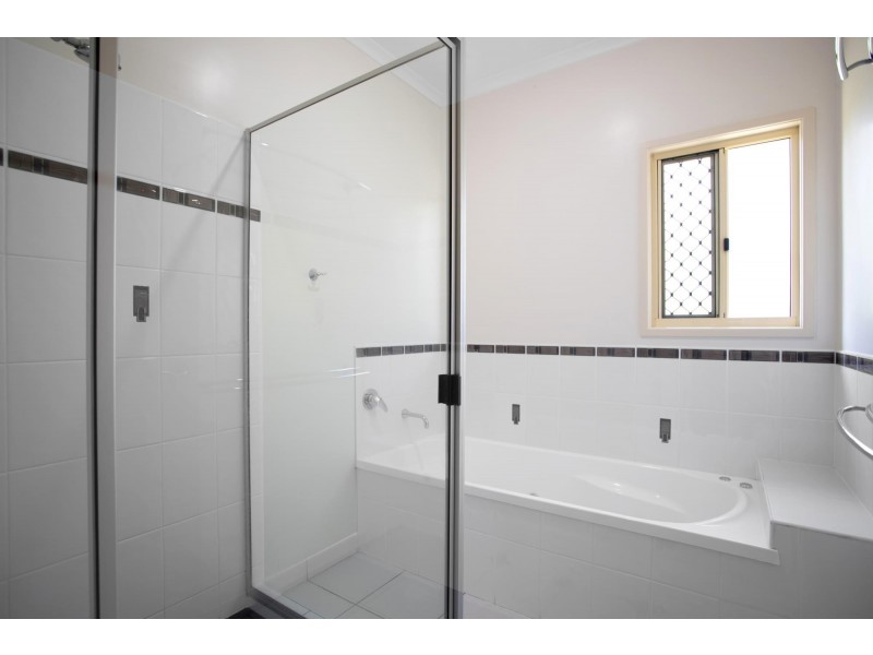 4 Arana Drive, Rural View QLD 4740