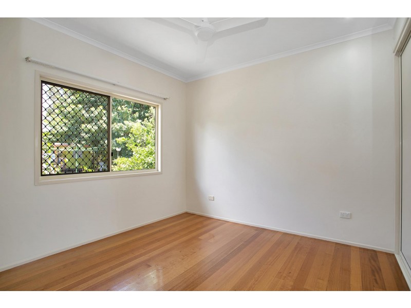 4 Arana Drive, Rural View QLD 4740