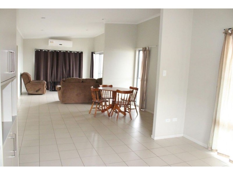 2/7 Hannay St, Moranbah QLD 4744