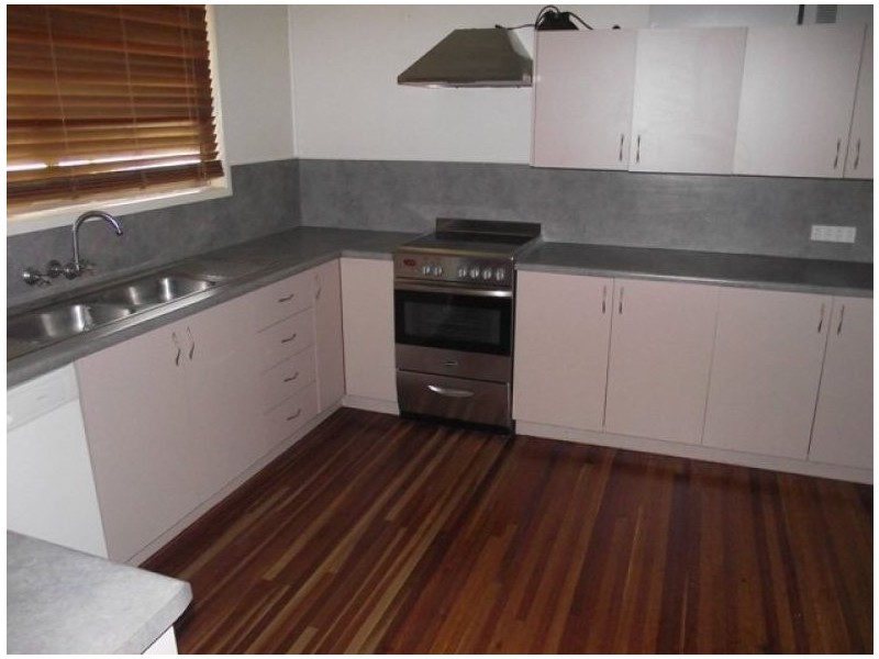 5 Gordon Terrace, Moranbah QLD 4744