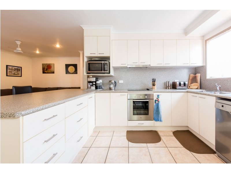 25 John Oxley Avenue, Rural View QLD 4740