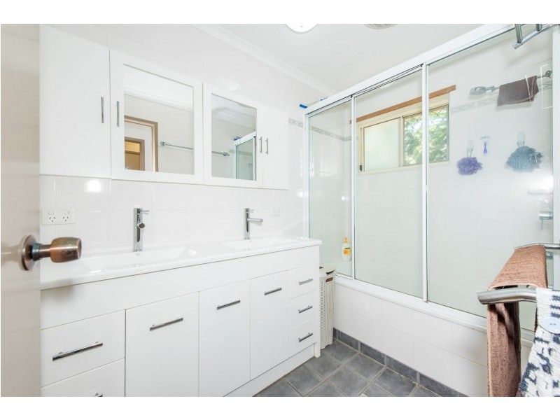 25 John Oxley Avenue, Rural View QLD 4740