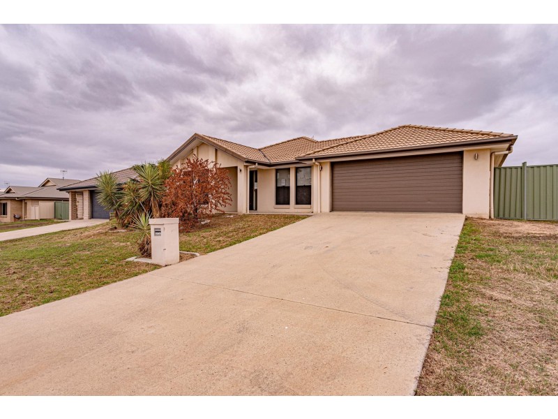 38 Hannay Street, Moranbah QLD 4744