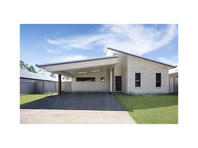 52 Lambert Drive, Moranbah QLD 4744