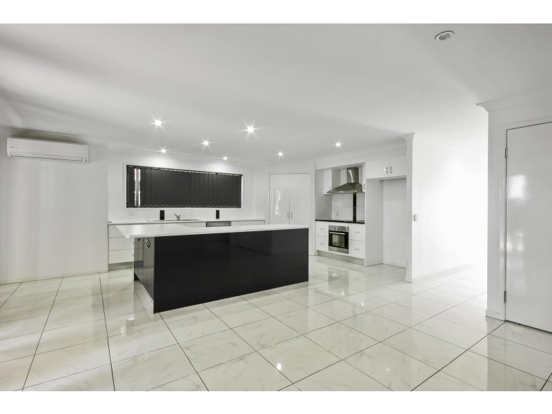 52 Lambert Drive, Moranbah QLD 4744