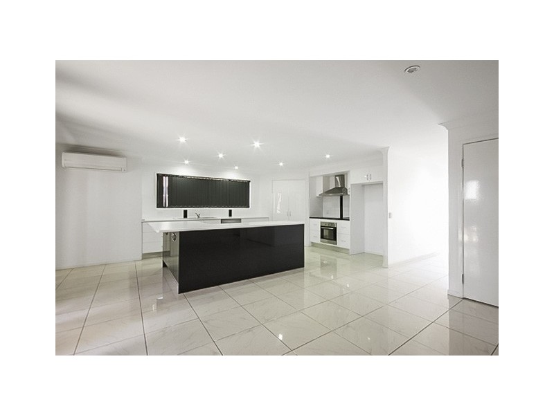 52 Lambert Drive, Moranbah QLD 4744