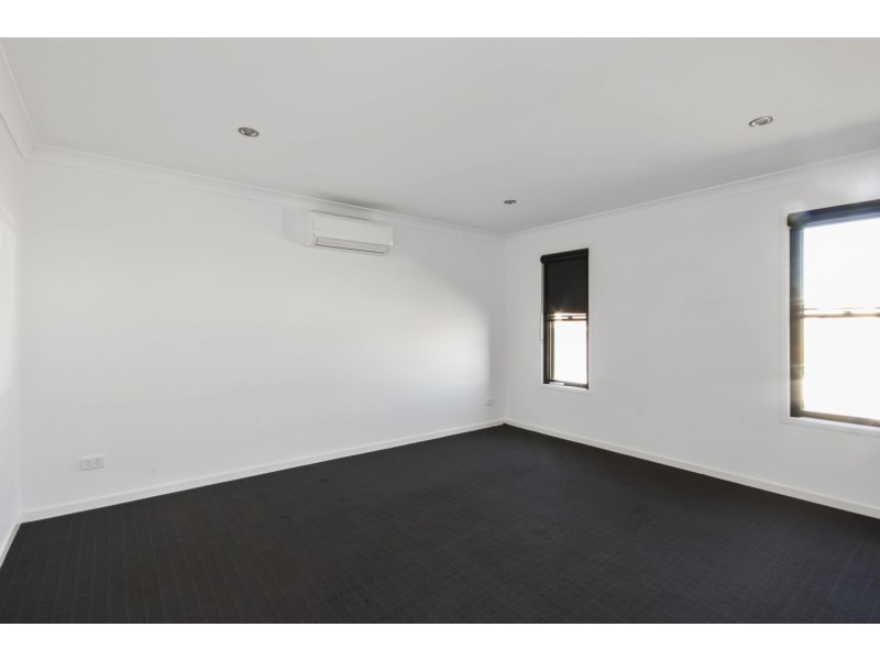 52 Lambert Drive, Moranbah QLD 4744