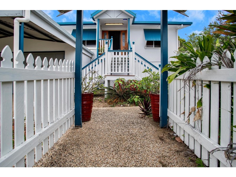 6 Emu Street, Slade Point QLD 4740