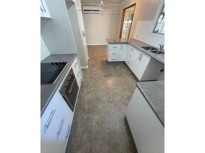 6 Shannon Drive, Moranbah QLD 4744