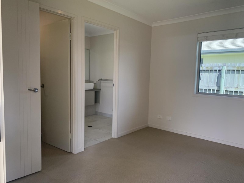 42 Sonoran Street, Rural View QLD 4740