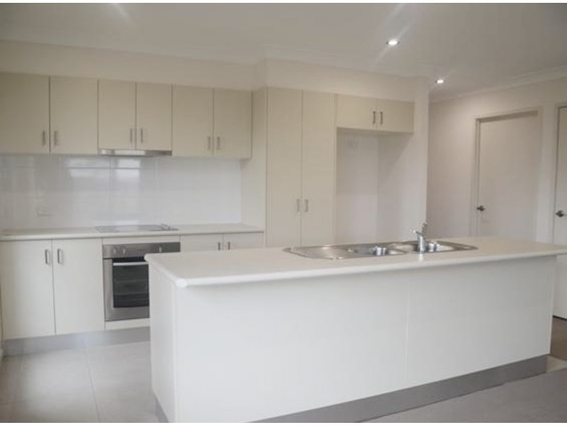 1 Robin Street, Moranbah QLD 4744